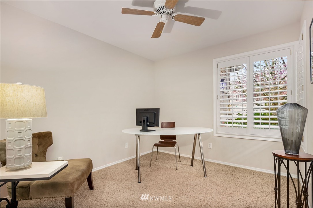 580 Elma Place Northeast Renton, WA 98059 - Photo 3 of 17 Gallery Image 3