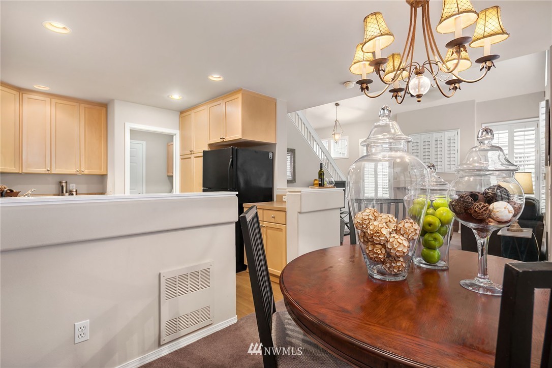 580 Elma Place Northeast Renton, WA 98059 - Photo 8 of 17 Gallery Image 8