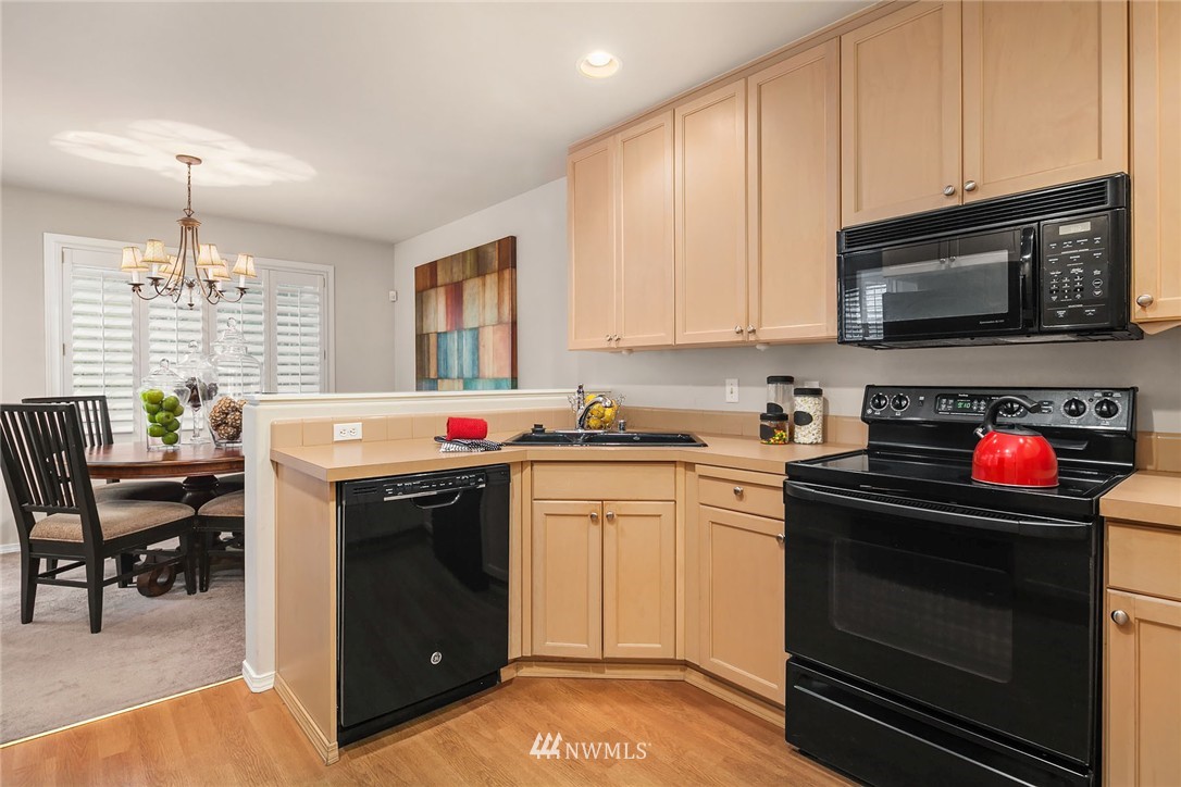 580 Elma Place Northeast Renton, WA 98059 - Photo 10 of 17 Gallery Image 10