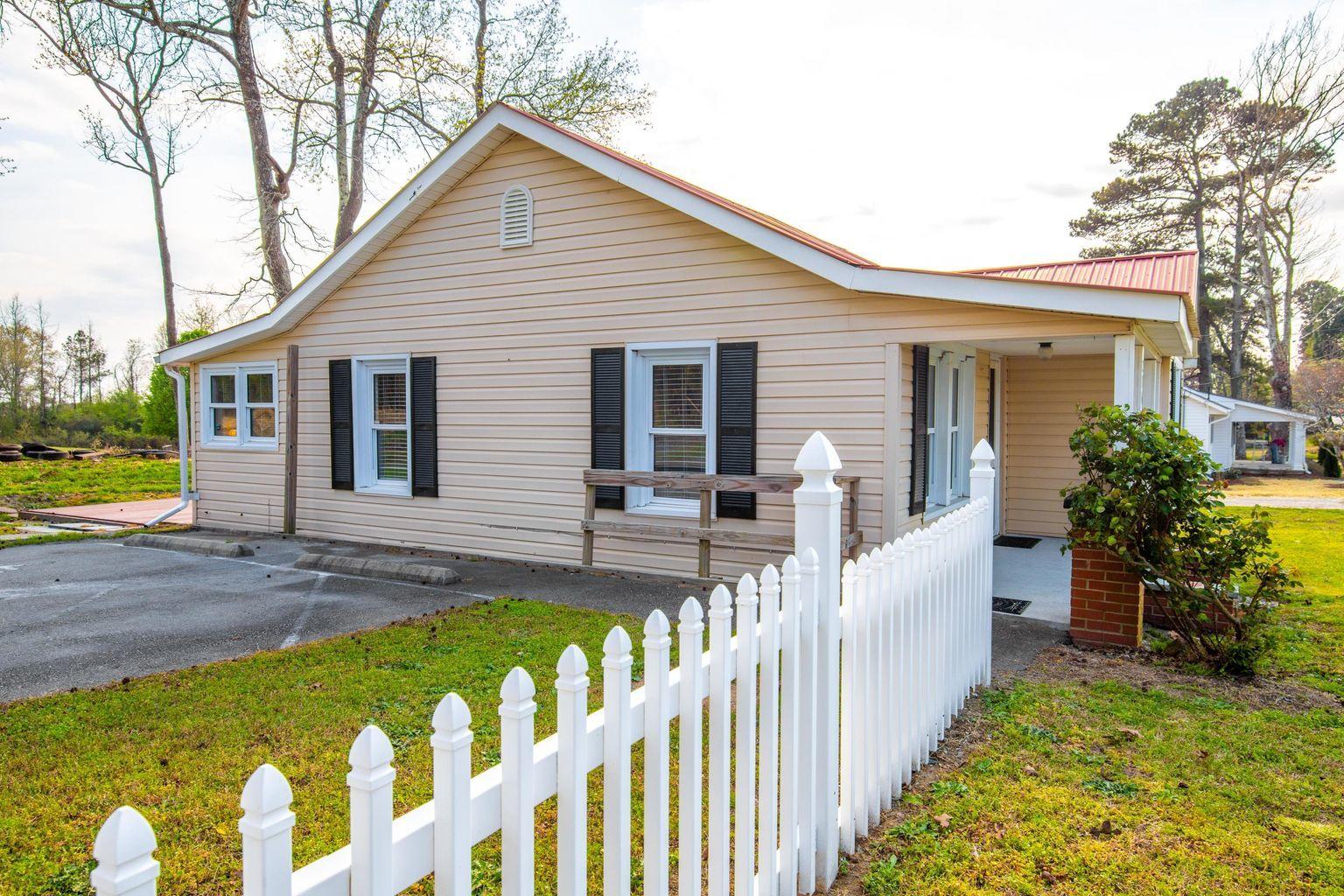 216 Union Church Road Carthage, NC 28327 - Photo 5 of 21 216 picket fence
