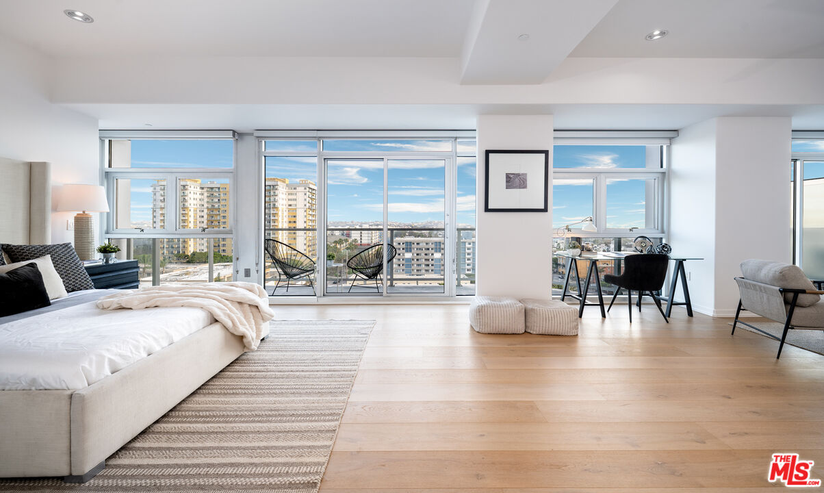 3111 Vía Dolce, Unit 903 Marina del Rey, CA 90292 - Photo 5 of 47