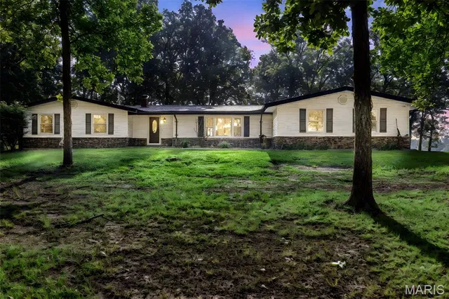 $389,900 | 2850 S Highway West, Winfield, MO 63389