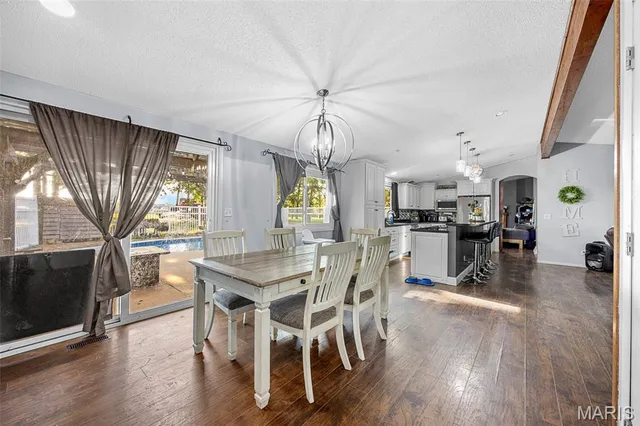 $389,900 | 2850 S Highway West, Winfield, MO 63389