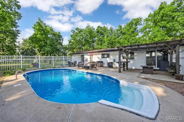 $389,900 | 2850 S Highway West, Winfield, MO 63389