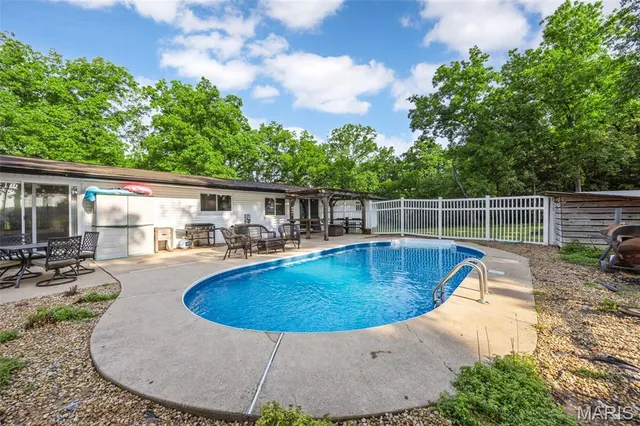 $389,900 | 2850 S Highway West, Winfield, MO 63389