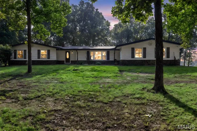 $389,900 | 2850 S Highway West, Winfield, MO 63389