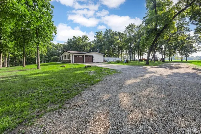 $389,900 | 2850 S Highway West, Winfield, MO 63389