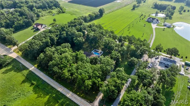 $389,900 | 2850 S Highway West, Winfield, MO 63389