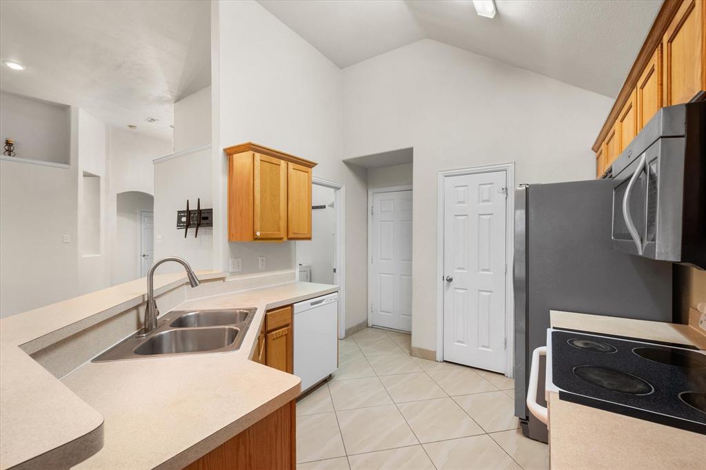 4412 Ridgeway Drive Mansfield, TX 76063 - Photo 18 of 32