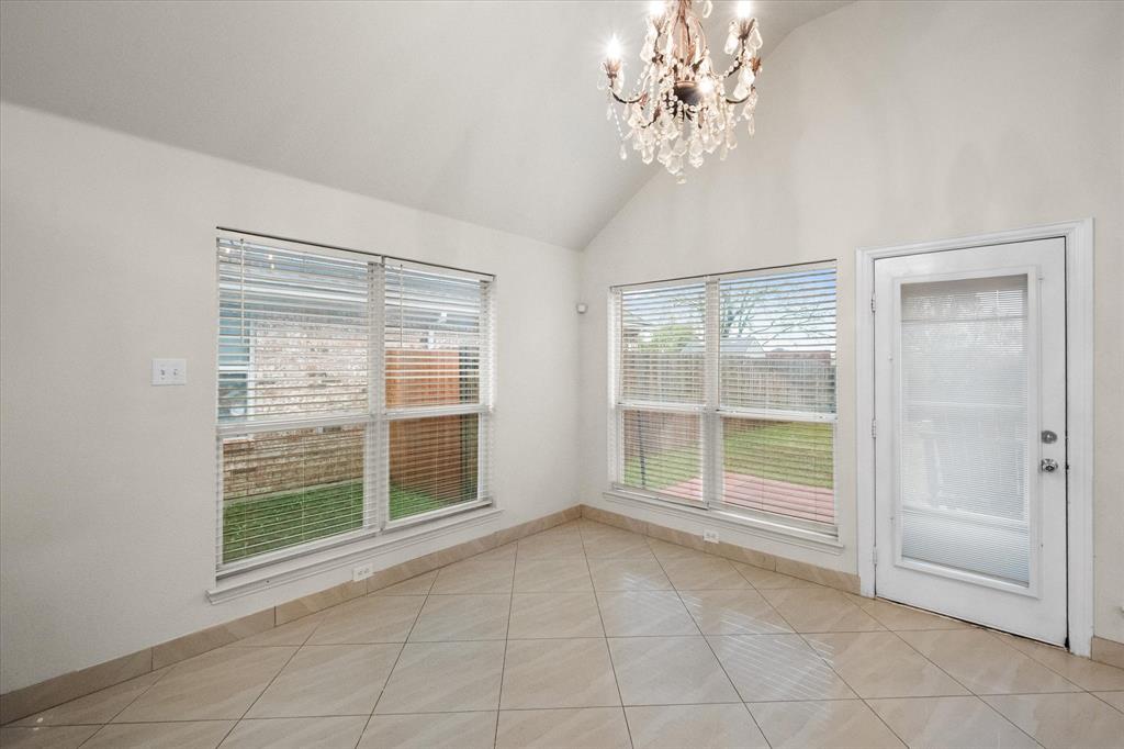 4412 Ridgeway Drive Mansfield, TX 76063 - Photo 22 of 32 Light and Bright Dining