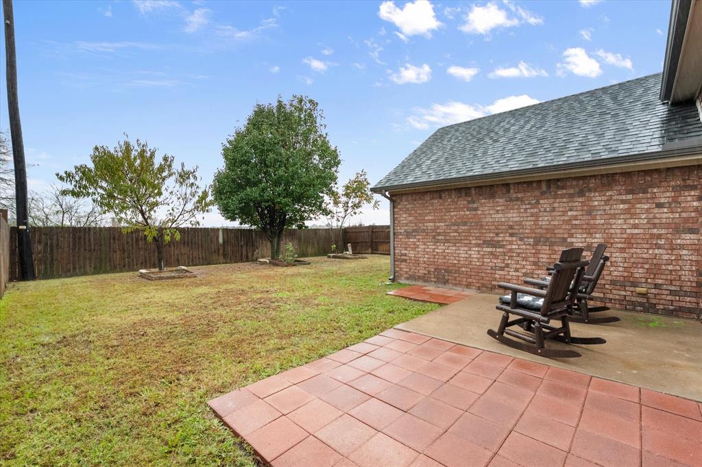 4412 Ridgeway Drive Mansfield, TX 76063 - Photo 6 of 32 Large Back Patio