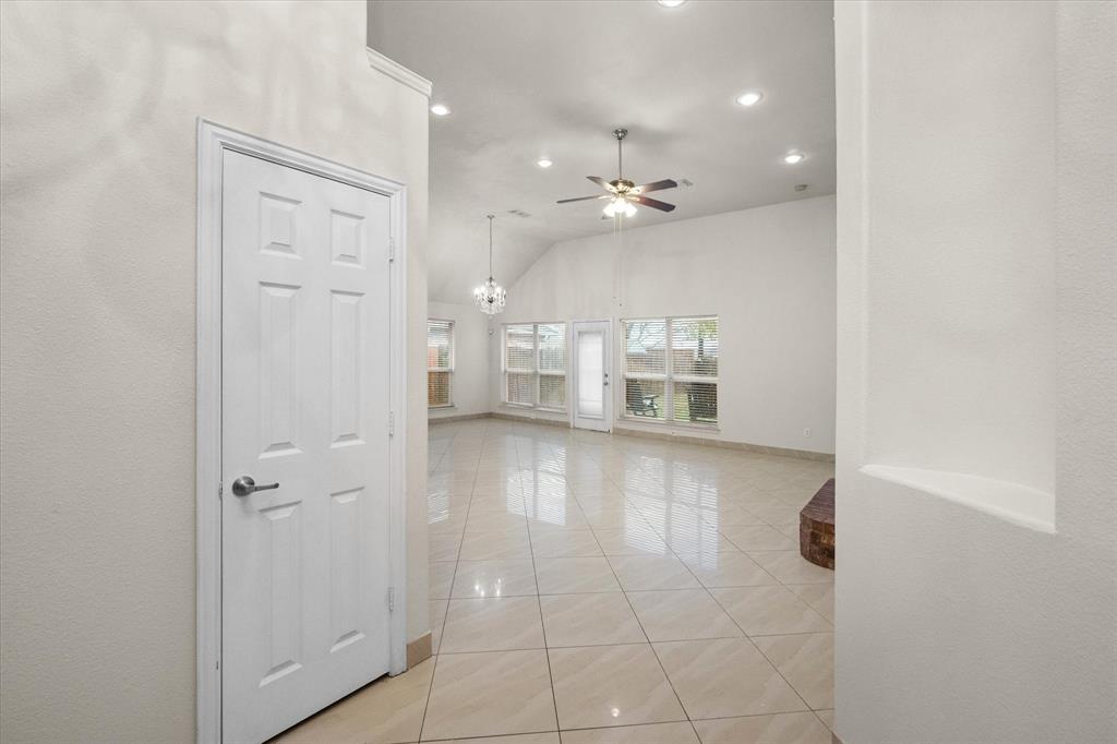 4412 Ridgeway Drive Mansfield, TX 76063 - Photo 9 of 32