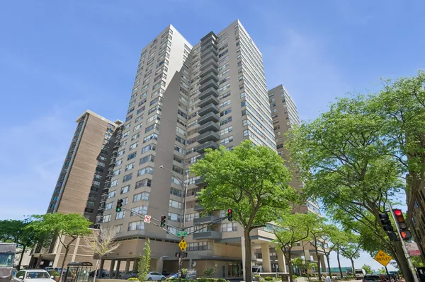 $259,000 | 6301 North Sheridan Road, Unit 11L, Chicago, IL 60660