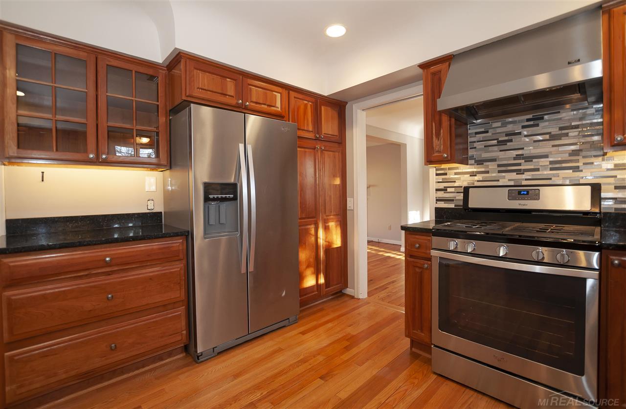 805 Canterbury Road Grosse Pointe, MI 48236 - Photo 12 of 41 31368389-11.JPG