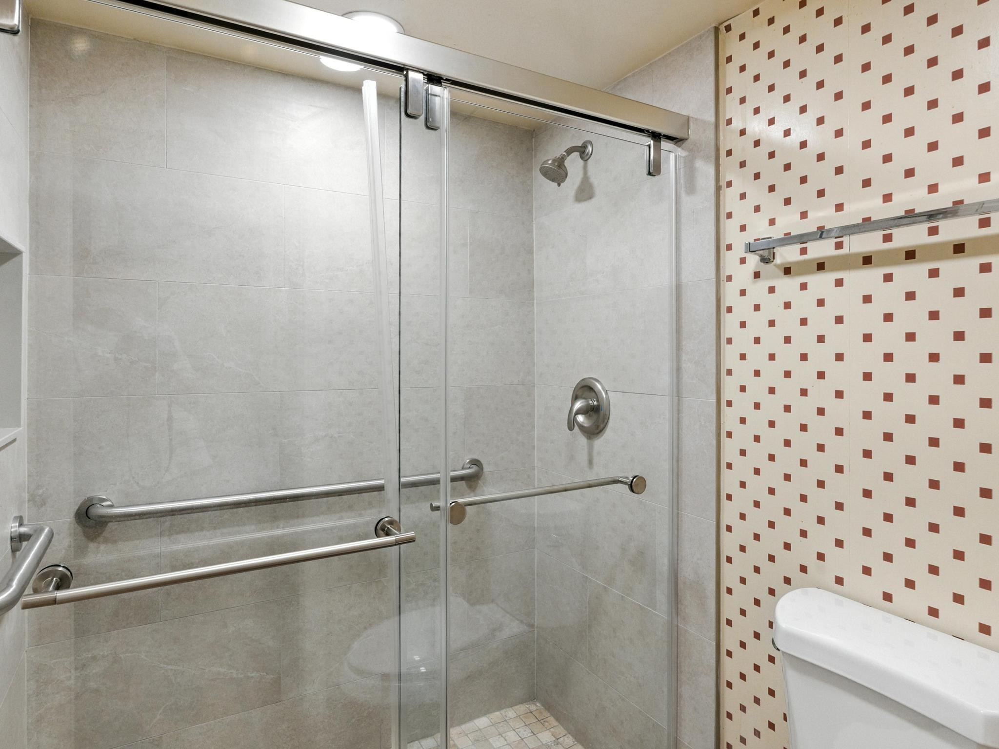 203 Bonnie Brae Way, Unit 34 Hollywood, FL 33021 - Photo 17 of 41 a bathroom with a shower and a toilet