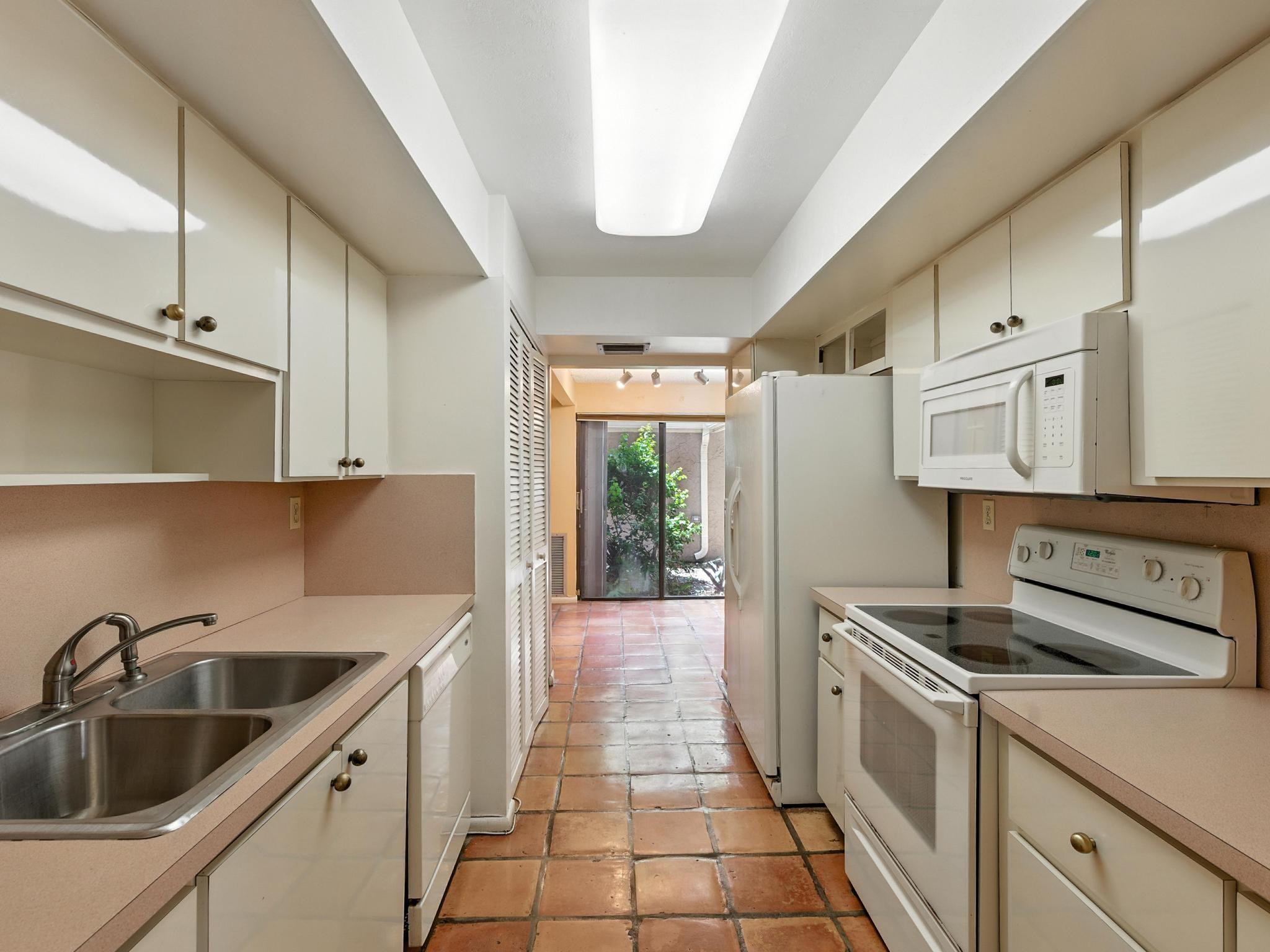 203 Bonnie Brae Way, Unit 34 Hollywood, FL 33021 - Photo 18 of 41 a kitchen with granite countertop a sink stainless steel appliances and cabinets