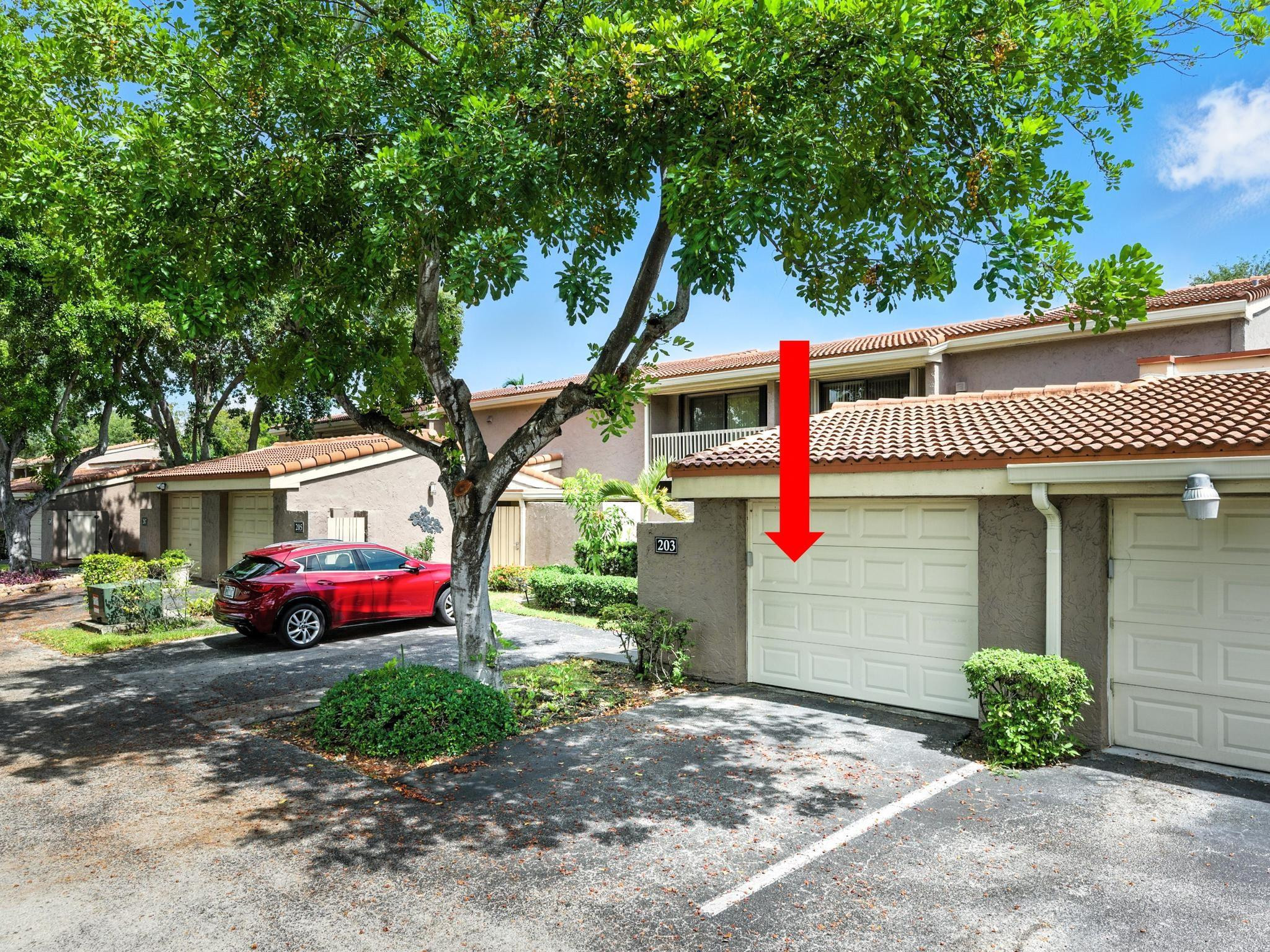 203 Bonnie Brae Way, Unit 34 Hollywood, FL 33021 - Photo 2 of 41 a front view of a house with a yard