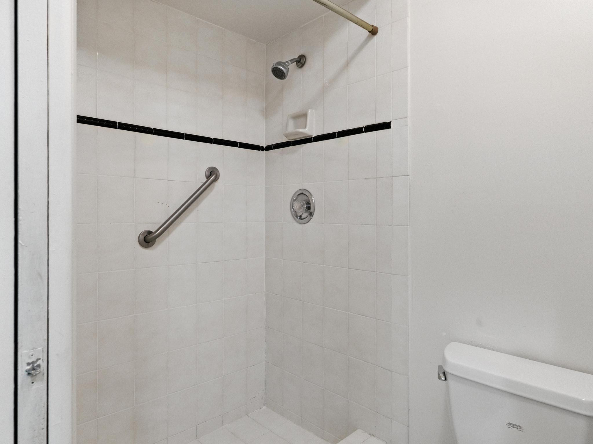 203 Bonnie Brae Way, Unit 34 Hollywood, FL 33021 - Photo 29 of 41 a bathroom with a shower and toilet