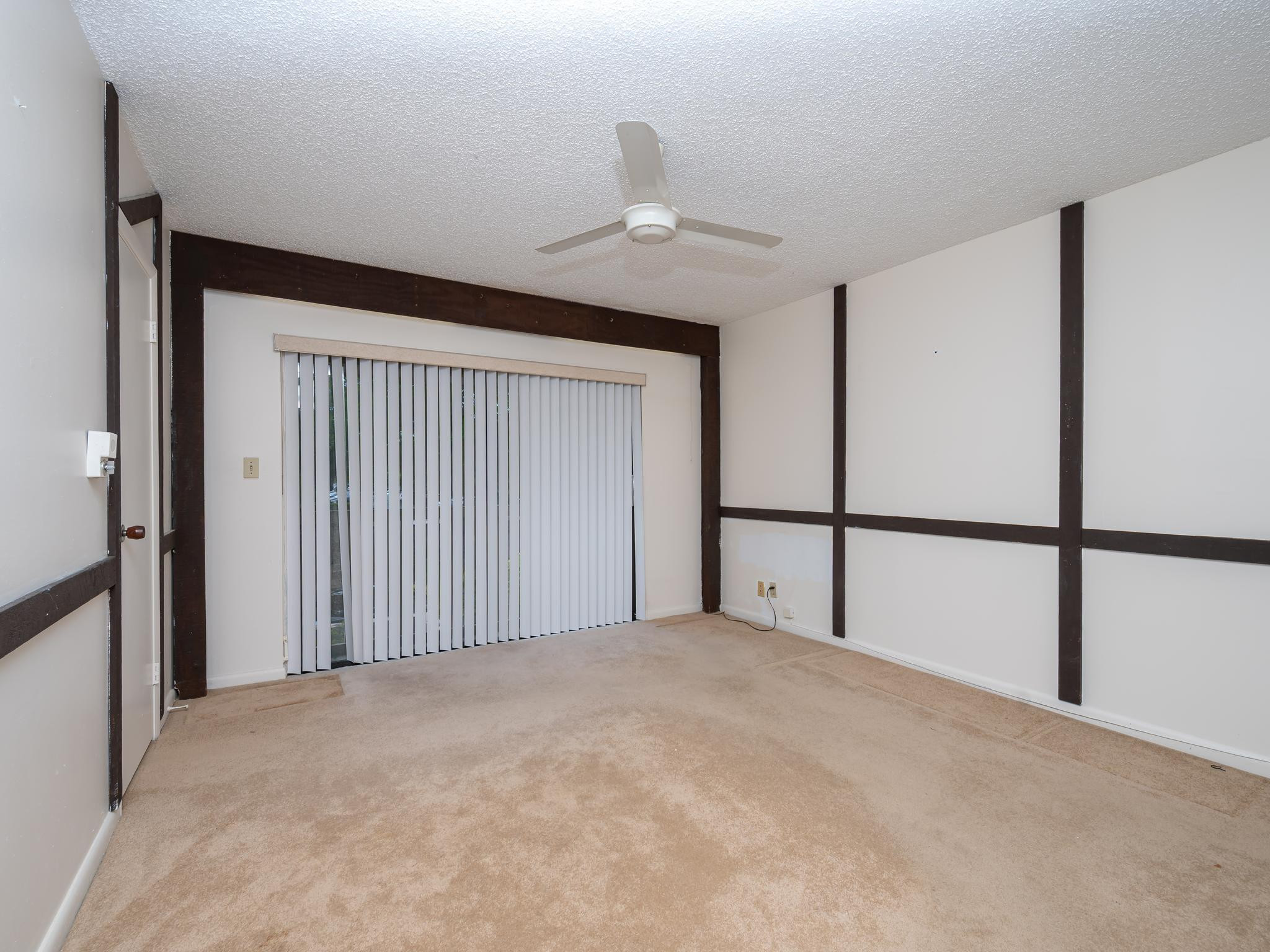 203 Bonnie Brae Way, Unit 34 Hollywood, FL 33021 - Photo 30 of 41 a view of an empty room with a window