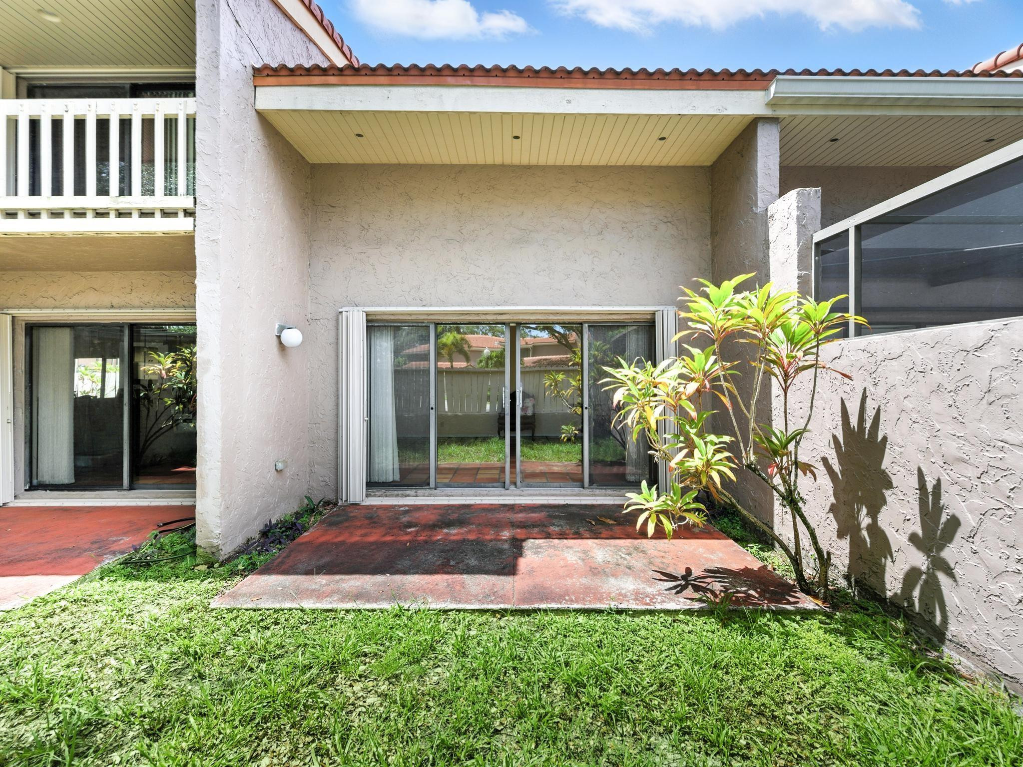 203 Bonnie Brae Way, Unit 34 Hollywood, FL 33021 - Photo 37 of 41 a front view of a house with a yard and a garage