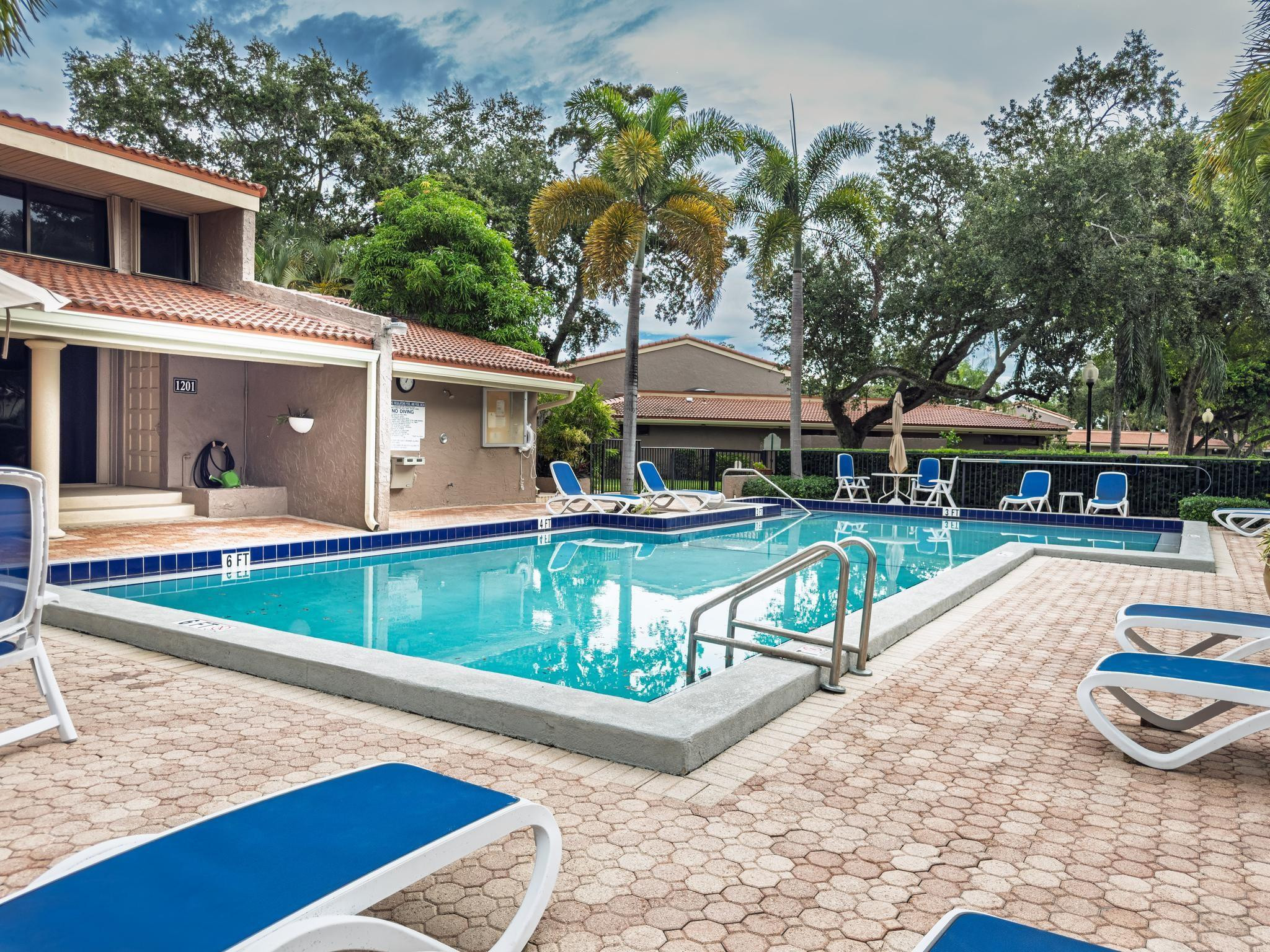 203 Bonnie Brae Way, Unit 34 Hollywood, FL 33021 - Photo 40 of 41 a view of a house with swimming pool