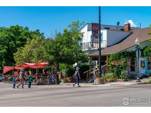 a building view with outdoor space