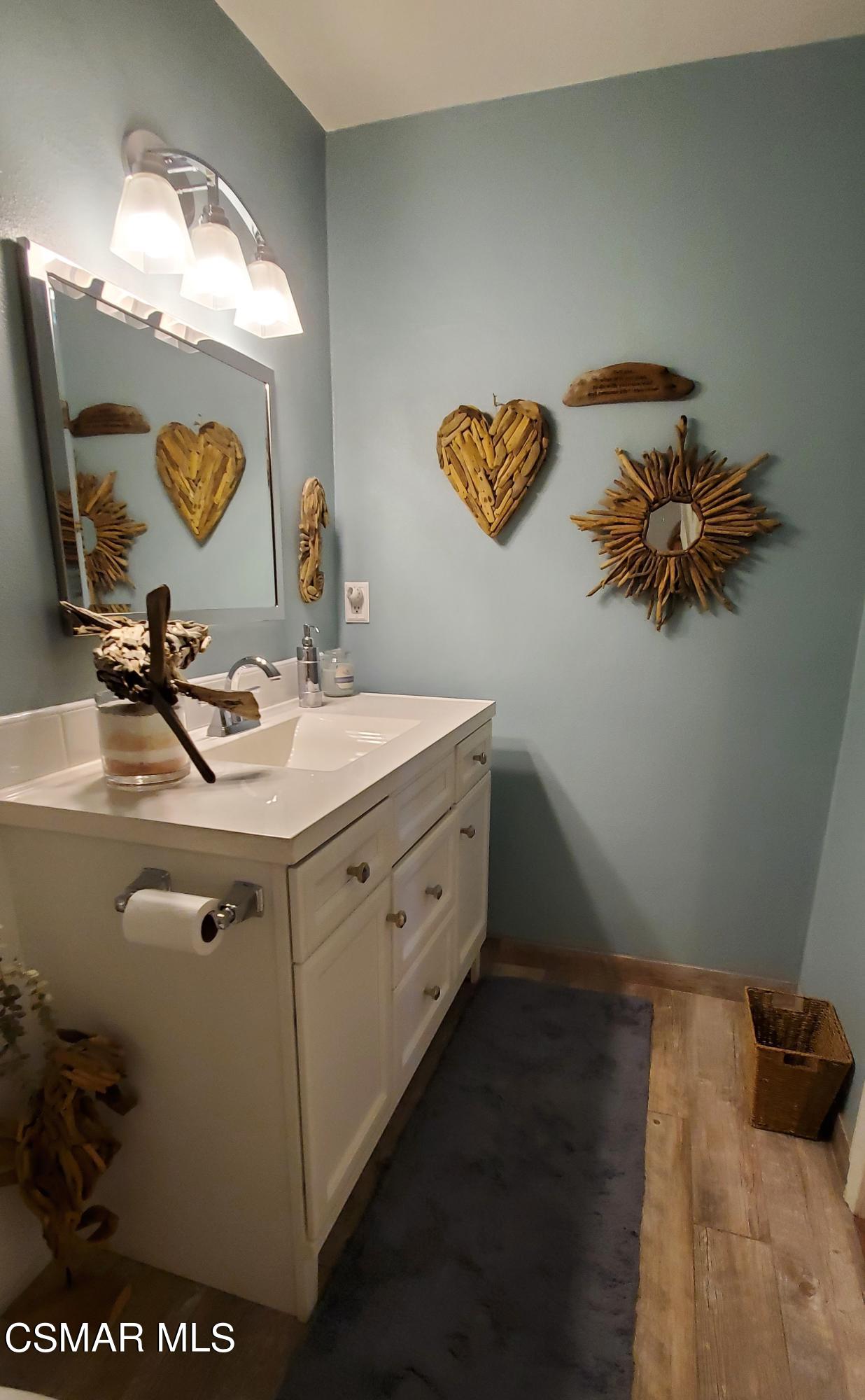 5458 Katherine Street Simi Valley, CA 93063 - Photo 22 of 36 Front bath