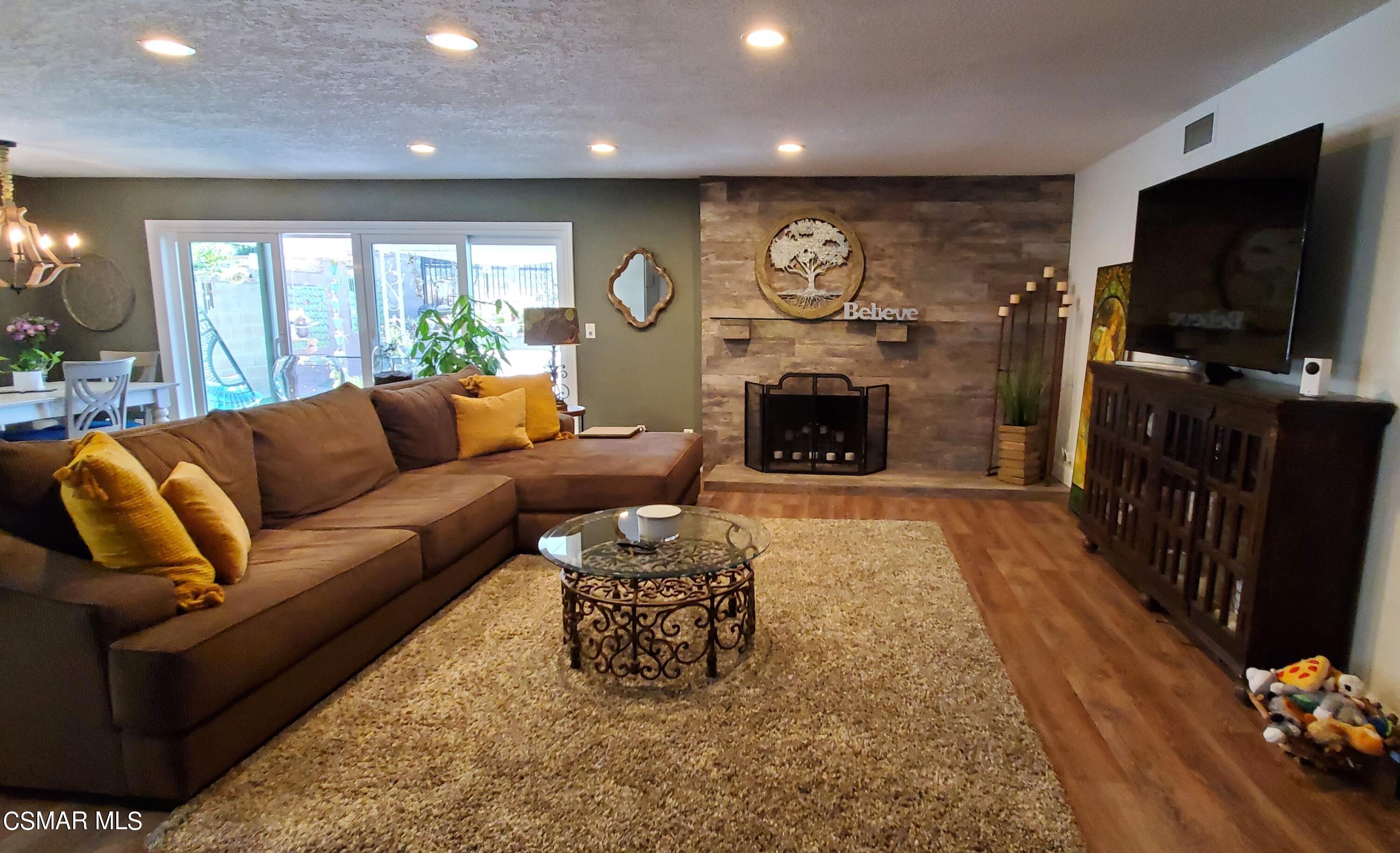 5458 Katherine Street Simi Valley, CA 93063 - Photo 7 of 36 Living Room