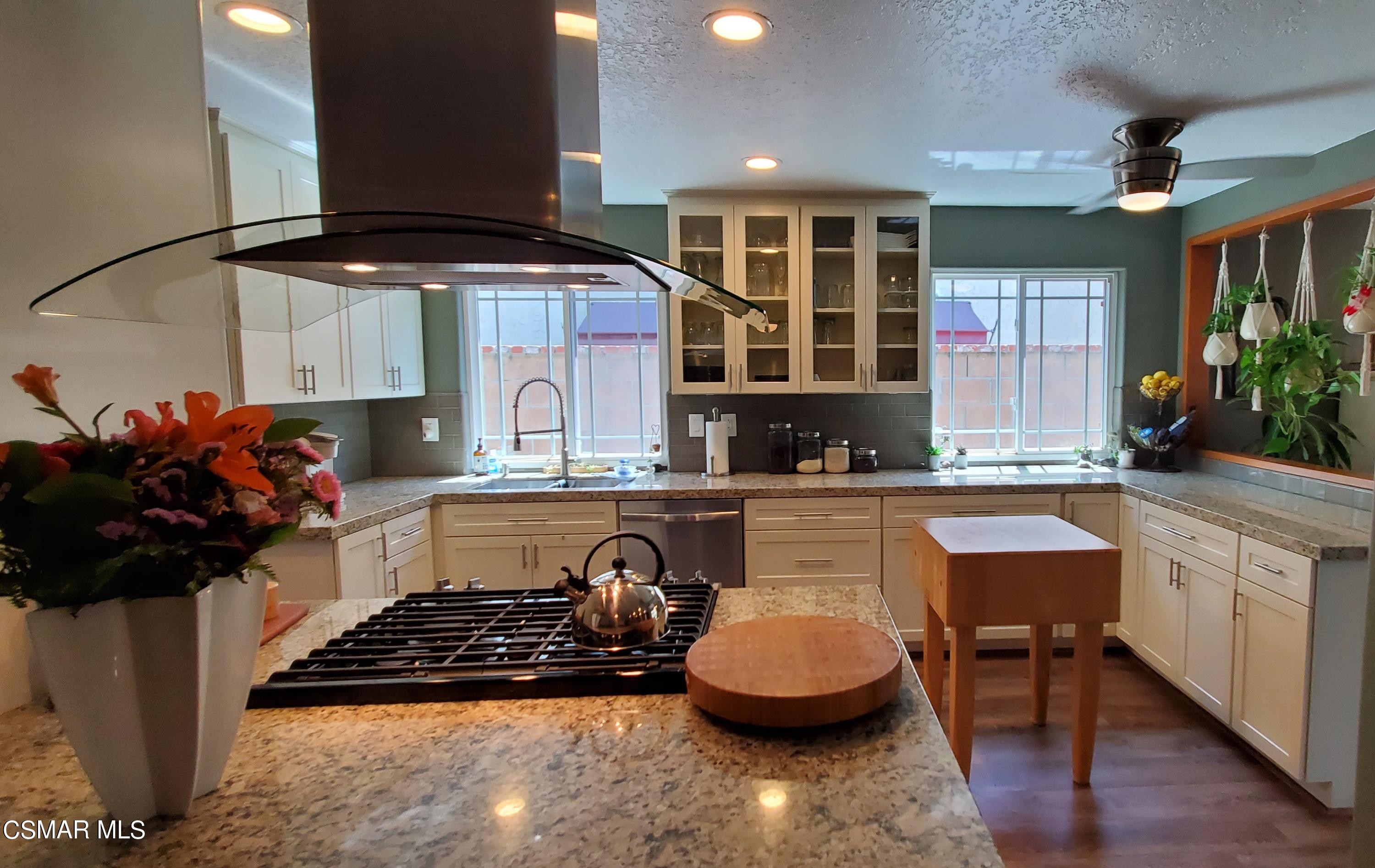 5458 Katherine Street Simi Valley, CA 93063 - Photo 9 of 36 Kitchen