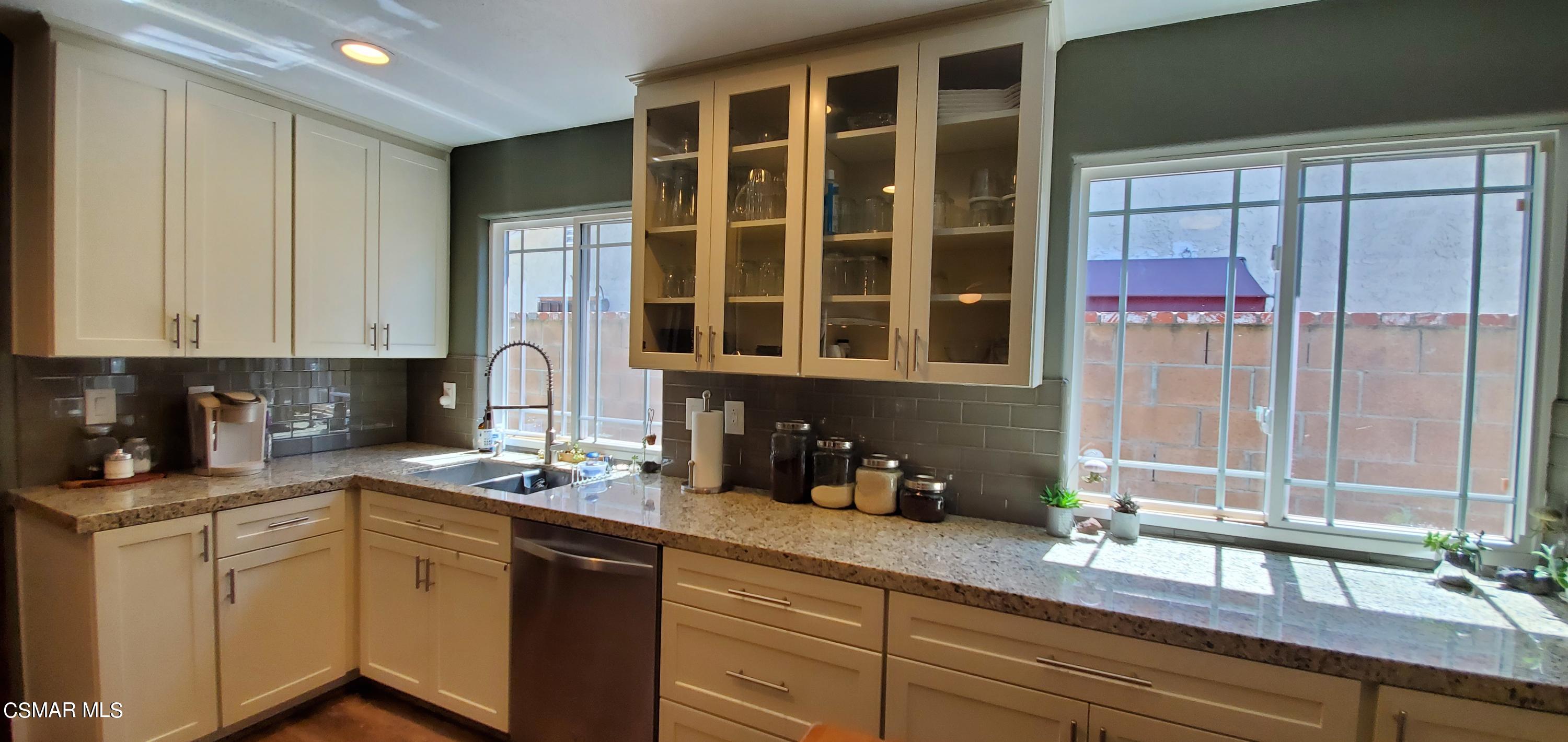 5458 Katherine Street Simi Valley, CA 93063 - Photo 10 of 36 Kitchen