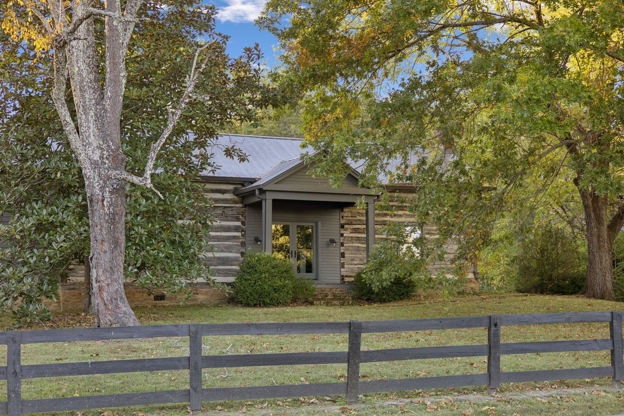 2060 Old Hillsboro Road Franklin, TN 37064 - Photo 4 of 75 a view of a house with a tree