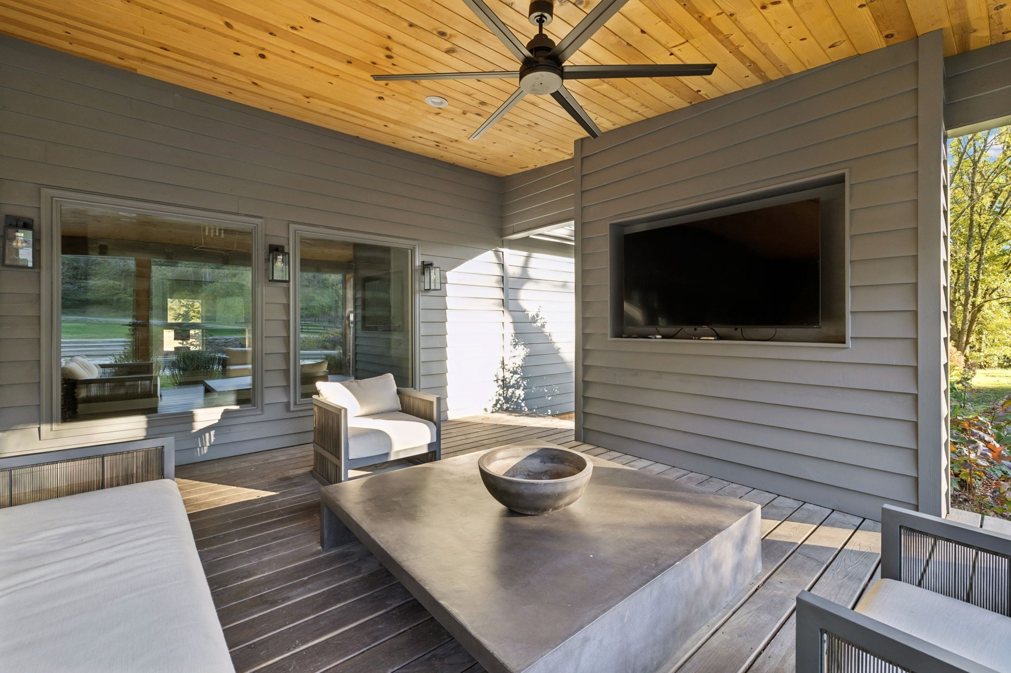 2060 Old Hillsboro Road Franklin, TN 37064 - Photo 56 of 75 a outdoor space with furniture