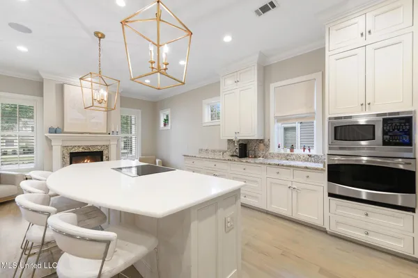 $1,250,000 | 4 Mulberry Place, Ocean Springs, MS 39564