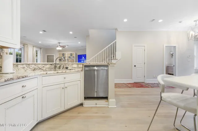 $1,250,000 | 4 Mulberry Place, Ocean Springs, MS 39564