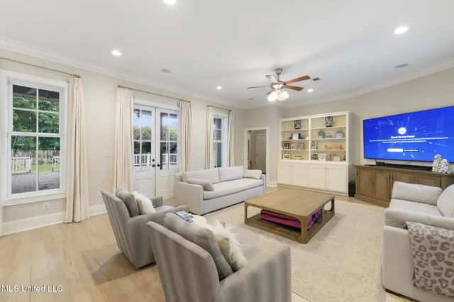 $1,250,000 | 4 Mulberry Place, Ocean Springs, MS 39564