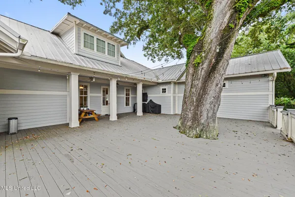 $1,250,000 | 4 Mulberry Place, Ocean Springs, MS 39564