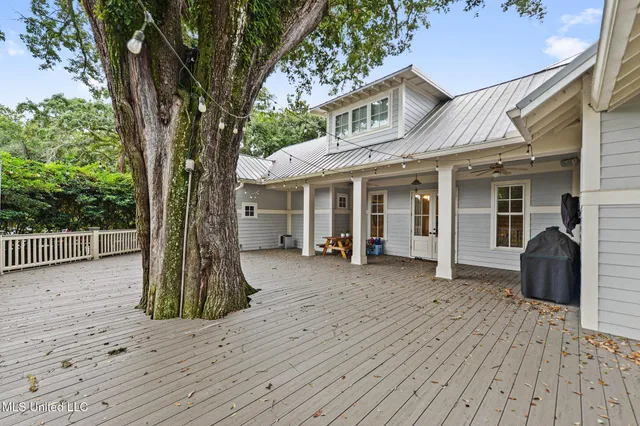 $1,250,000 | 4 Mulberry Place, Ocean Springs, MS 39564