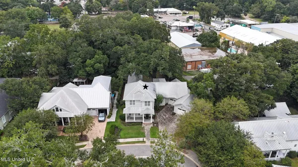 $1,250,000 | 4 Mulberry Place, Ocean Springs, MS 39564
