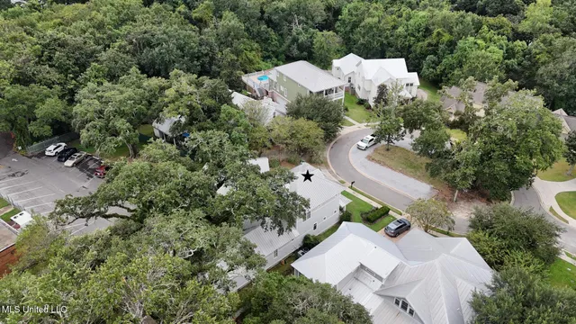 $1,250,000 | 4 Mulberry Place, Ocean Springs, MS 39564