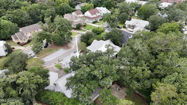$1,250,000 | 4 Mulberry Place, Ocean Springs, MS 39564