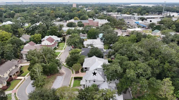 $1,250,000 | 4 Mulberry Place, Ocean Springs, MS 39564