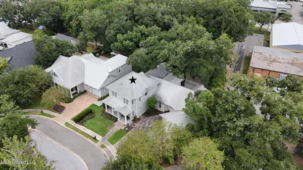$1,250,000 | 4 Mulberry Place, Ocean Springs, MS 39564