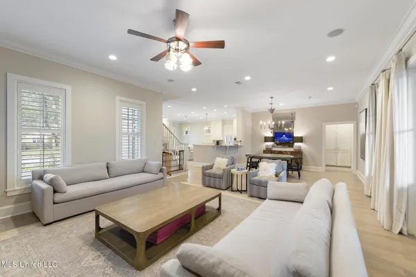 $1,250,000 | 4 Mulberry Place, Ocean Springs, MS 39564