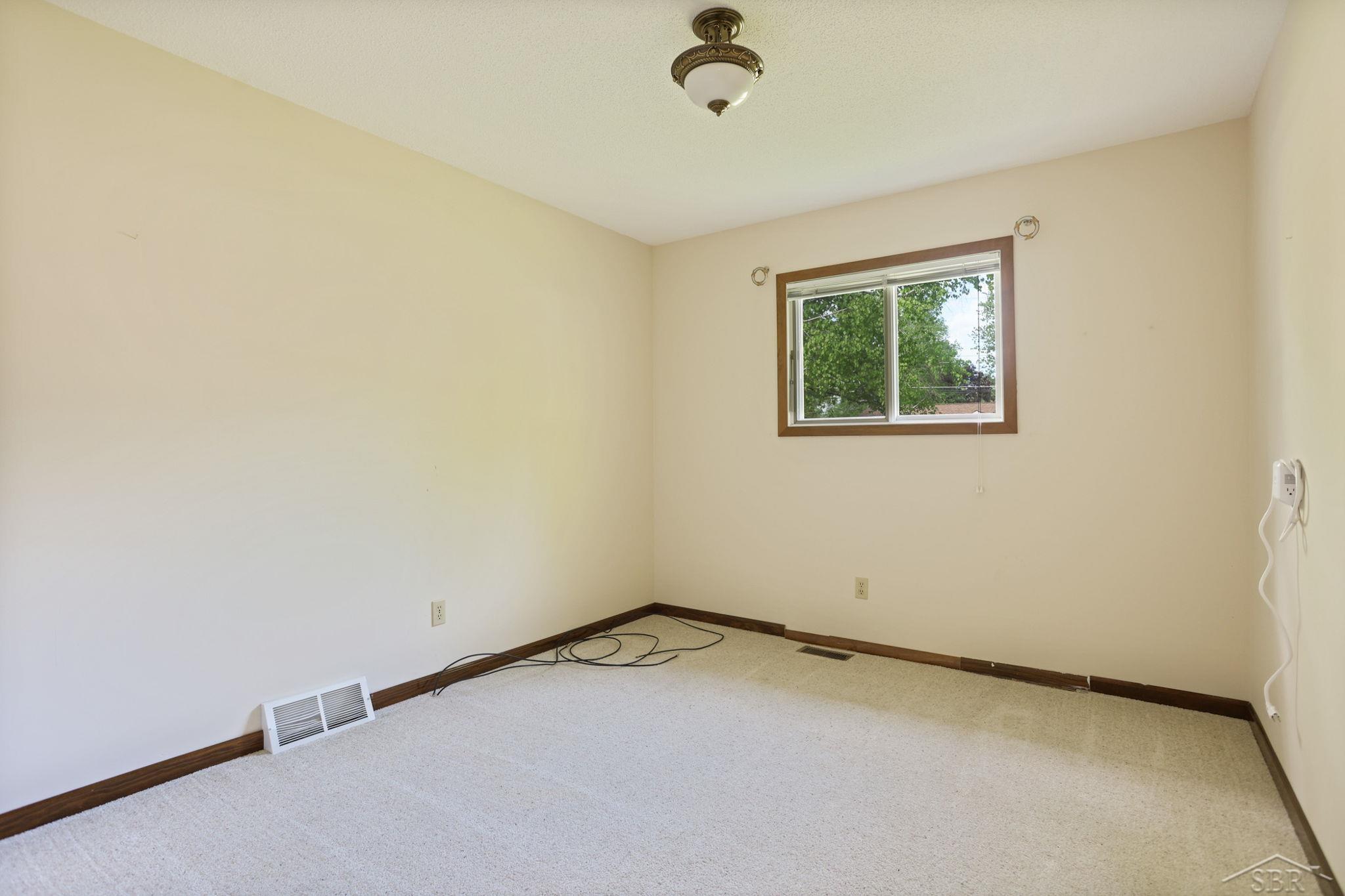 4899 Raymond Road Midland, MI 48642 - Photo 17 of 33