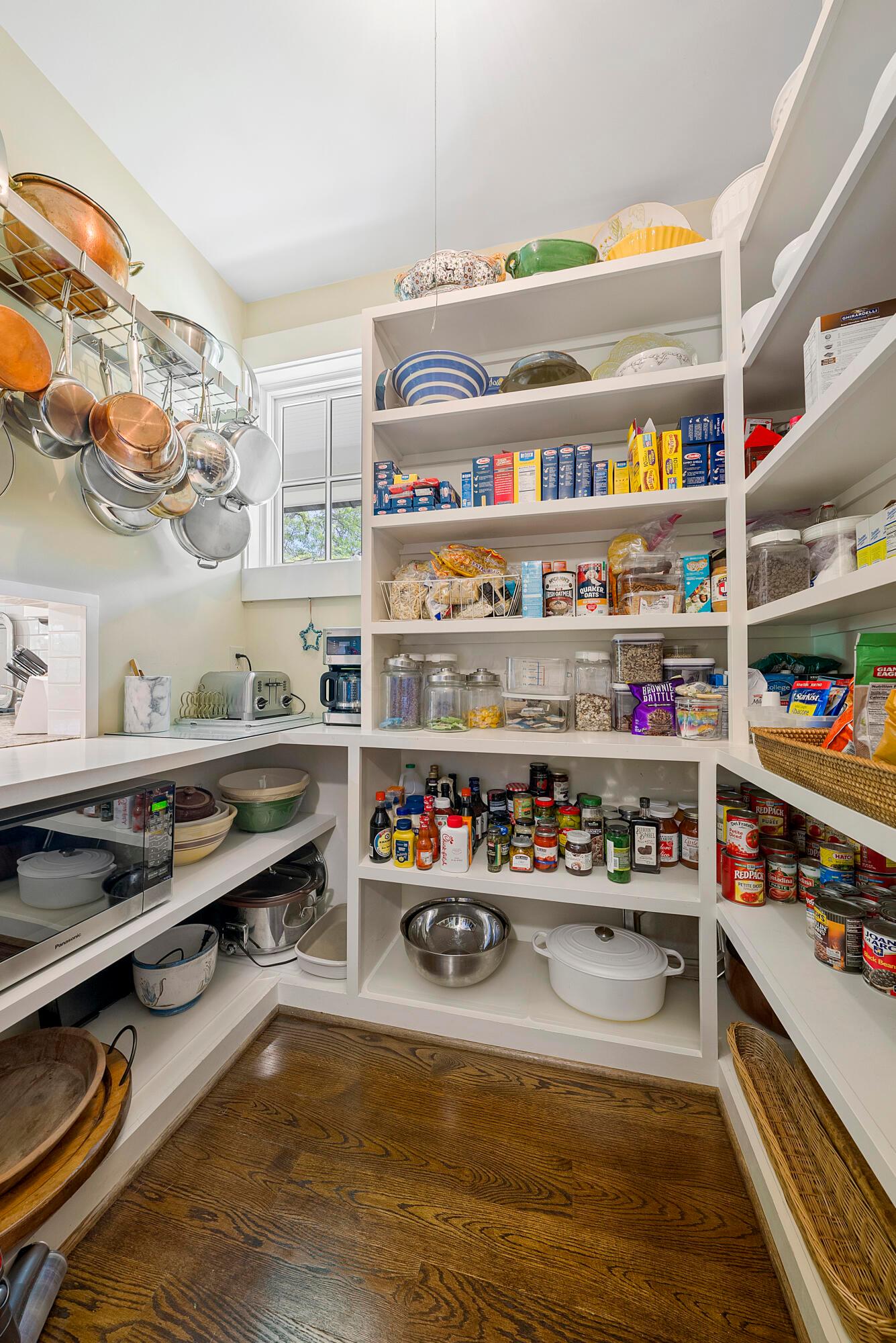 5260 Olentangy River Road Delaware, OH 43015 - Photo 14 of 54 Pantry