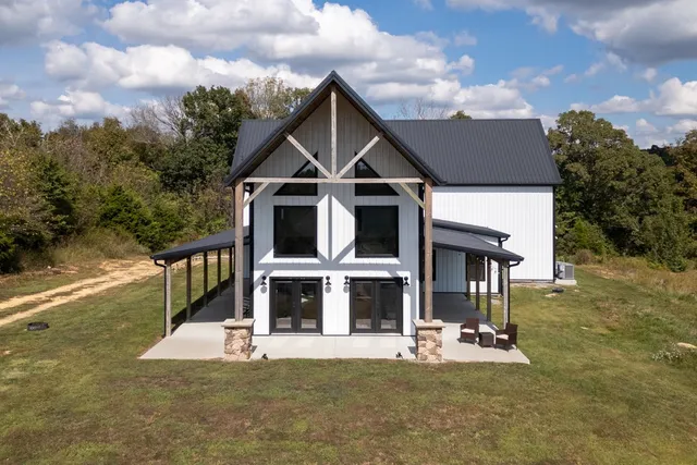 $1,275,000 | 4467 Old Highway 52 East, Westmoreland, TN 37186