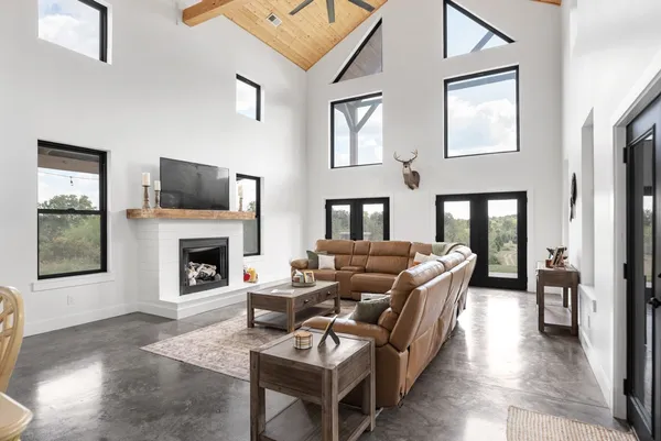 $1,250,000 | 4467 Old Highway 52 East, Westmoreland, TN 37186