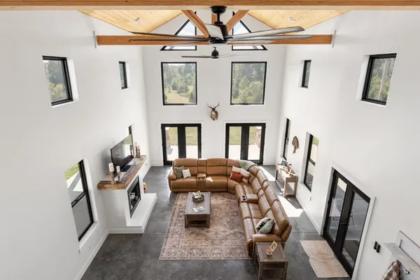 $1,250,000 | 4467 Old Highway 52 East, Westmoreland, TN 37186