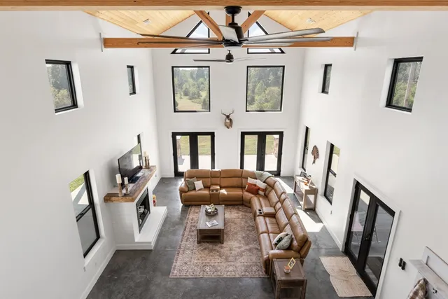 $1,275,000 | 4467 Old Highway 52 East, Westmoreland, TN 37186