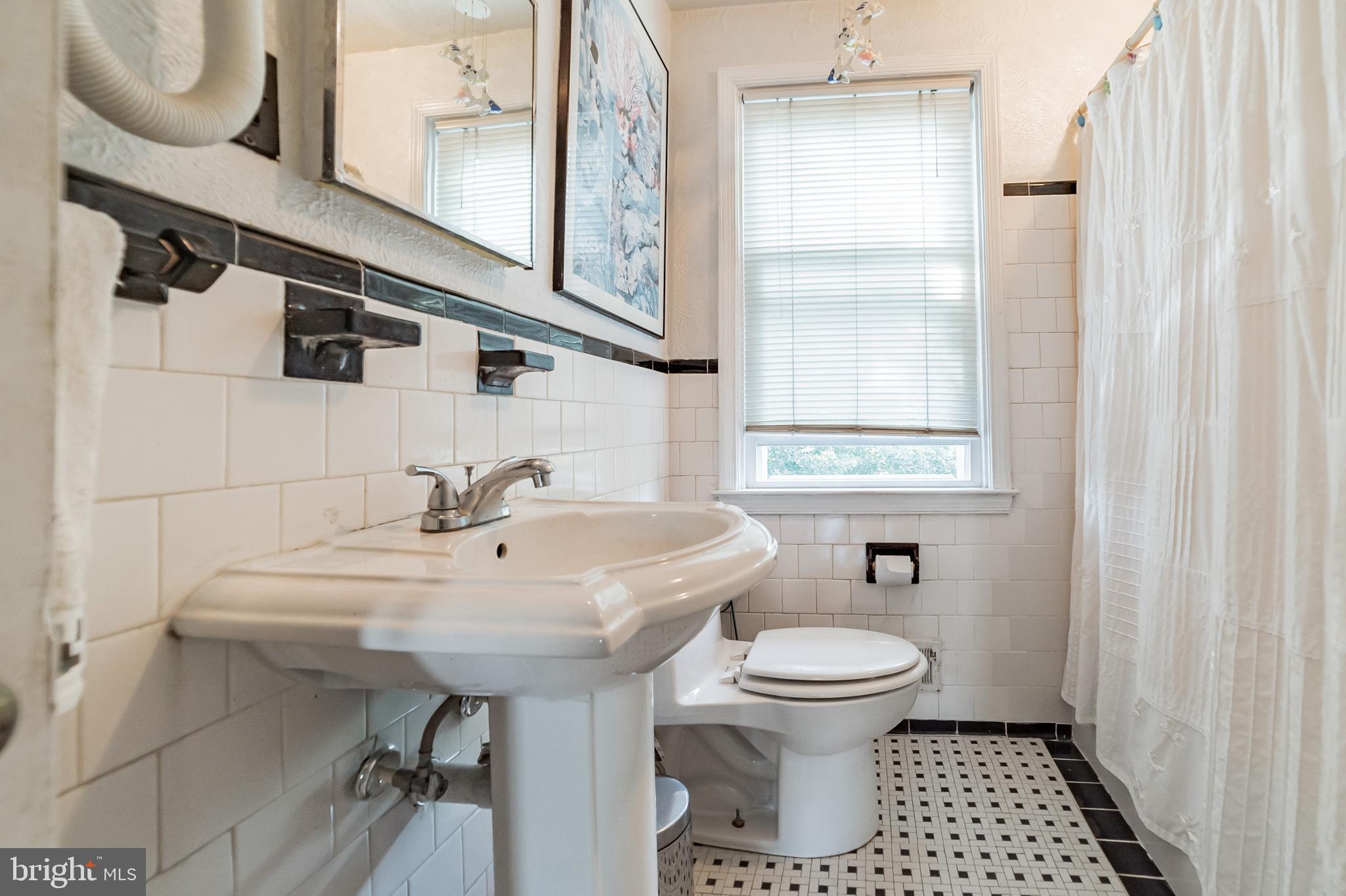 109 Stanmore Road Baltimore, MD 21212 - Photo 16 of 26 2nd Floor Hall Bath